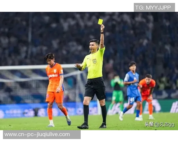 足协裁判评议揭示VAR失误与漏判红牌引发热议